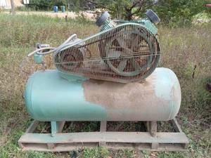 lot 109 image: Speedaire Air Compressor. Does Not Work For Parts Only.