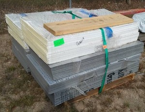 lot 196 image: Fanfold Polar House Wrap Installation. 2 x 4. Big $$