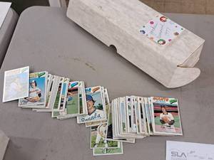 Lot of (1 Box) 1977 Topps Baseball Collectors Cards