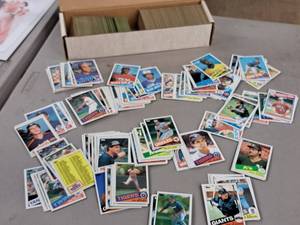 Lot of (1 Box) 1985 Topps Baseball Collectors Cards