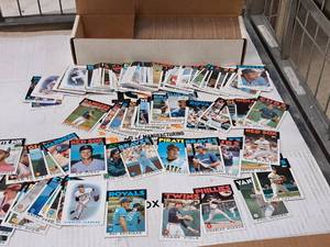 Lot of (1 Box) 1986 Topps Baseball Collectors Cards