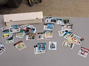 Lot of (1 Box) 1986 Topps Baseball Collectors Cards