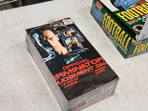 Lot of (1 Box) Official T2 Terminator Judgement Day Collectors Cards