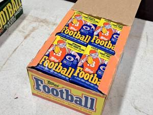 Lot of (1 Box) 1988 Topps Football Collectors Cards with Gum