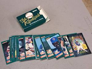 Lot of (1 Box) 1986 Donruss Baseball Collectors Cards and Puzzles - The Rookies