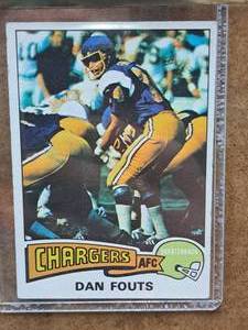 1975 Dan Fouts #14 Chargers QB Topps Football Collectors Card (in a sleeve)
