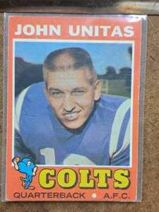 1971 Johnny Unitas #10 Colts QB Topps Football Collectors Card (in a sleeve)