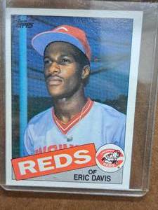 1985 Eric Davis Reds OF Topps Baseball Collectors Card (in a sleeve)