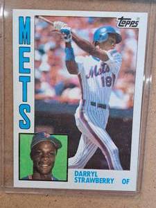 1384 Darryl Strawberry #18 Mets Outfield Topps Baseball Collectors Card (in a sleeve)