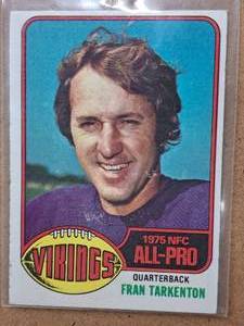 1976 Fran Tarkenton Vikings QB Topps Football Collectors Card (in a sleeve)