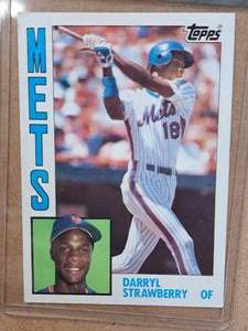 1384 Darryl Strawberry #18 Mets Outfield Topps Baseball Collectors Card (in a sleeve)