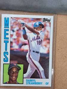 1384 Darryl Strawberry #18 Mets Outfield Topps Baseball Collectors Card (in a sleeve)