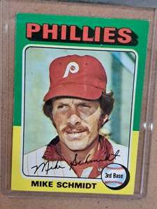 1975 Mike Schmidt Phillies 3rd Base Topps Baseball Collectors Card (in a sleeve)