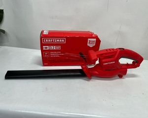 lot 135 image: Craftsman 17 in. Electric Hedge Trimmer