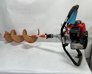 lot 136 image: Thunderbay Post Hole Auger