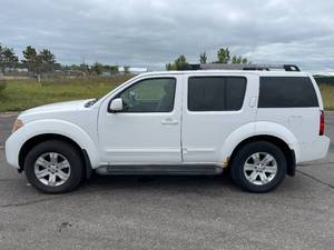 2005 Nissan Pathfinder LE - 4X4