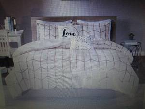 Intelligent Design Khloe Metallic 5...