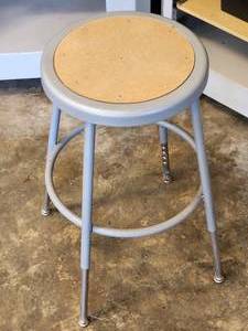 lot 38 image: 26 H Adjustable Shop Stool