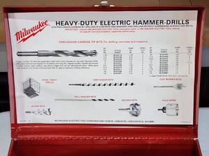 lot 21 image: Milwaukee Heavy Duty Electric Hammer Drill