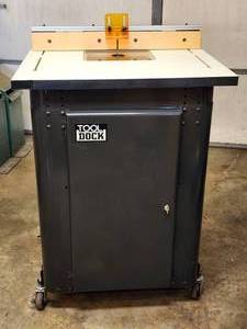 lot 25 image: Woodworking Tool Dock Rolling Router Station