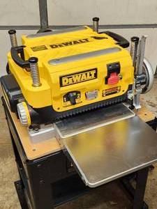 lot 9 image: DeWalt 2 speed Surface Wood Planer with a 3 Knife Cutter Head