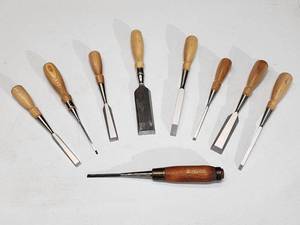 lot 83 image: High Quality Very Sharp Narex Chisel Set