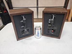 lot 133 image: Set of Small Garage Speakers