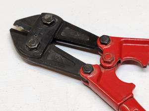 lot 143 image: Medium Sized Bolt Cutters