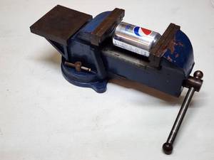 lot 161 image: Heavy Duty Workbench Vise
