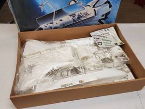 lot 178 image: Revell NASA Discovery Space Shuttle Orbitor Model Kit
