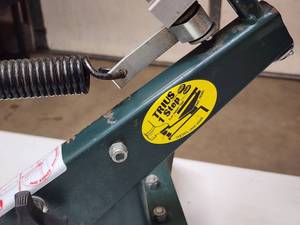 lot 201 image: Manual Clay Pidgeon Launcher