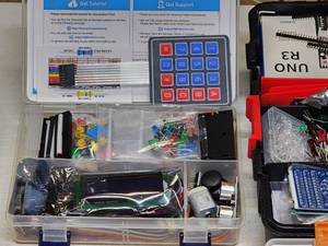 lot 225 image: Large Assortment of Electronic Circuit Board Components