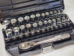 lot 236 image: DeWalt 12 Standard & Metric Socket Set