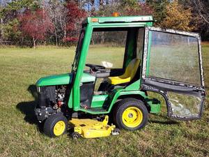 lot 2 image: John Deere Lawn Tractor Model 425 44 Mowing Deck with Snow Blower Attachment
