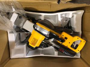 DEWALT 15 Amp Corded 12 in. Double Bevel Sliding Compound Miter Saw with XPS technology, Blade Wrench and Material Clamp  Customer Returns See Pictures