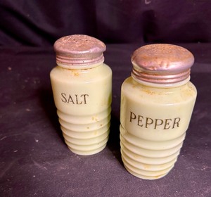 lot 111 image: Jeanette Jadeite Green 1930s Salt and Pepper Shakers