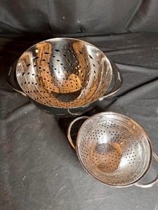lot 114 image: Set of 2 Stainless Steel Colanders
