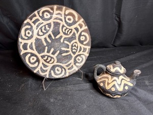 lot 122 image: Black and White Mayan Plate and Teapot
