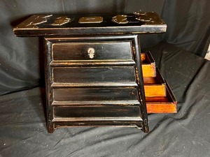 lot 8 image: 1990s Vintage Black Jewelry Chest with 4 Drawers