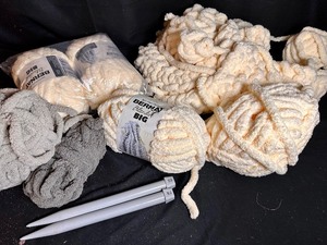lot 132 image: Bernat Big Blanket Yarn With 25MM Needles (50 US)