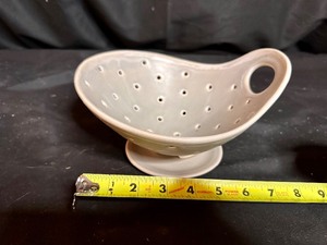 lot 141 image: Lightweight Ceramic Berry Bowl