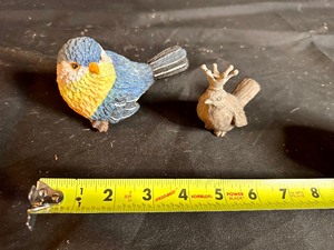 lot 88 image: 1 Blue Bird, 1 Crowned Bird