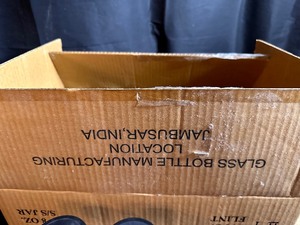 lot 92 image: 24 - 8 OZ Jars With Covers New in Box