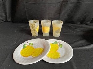 lot 235 image: 2 Lemon Plates and 3 Lemon Glasses