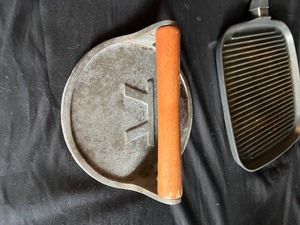 lot 246 image: 3 Cast Iron Grill Pans, Round Le Creuset, Scanpan and Grill plate