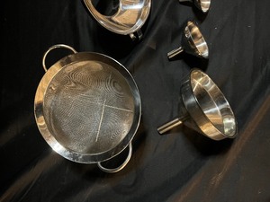 lot 256 image: Lot of 5 Funnels and 1 Mesh Metal Strainer