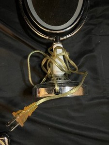 lot 258 image: Lighted Magnifying VanityBathroom Mirror