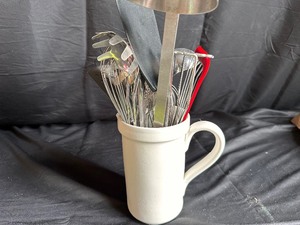 lot 223 image: Variety of Kitchen Utensels