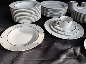 lot 225 image: Set of SASAKI Metropolis Black by David Ehrenreich 1986 Fine China Dinnerware