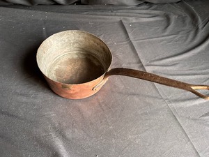 lot 156 image: Vintage Large Copper Sauce Pan